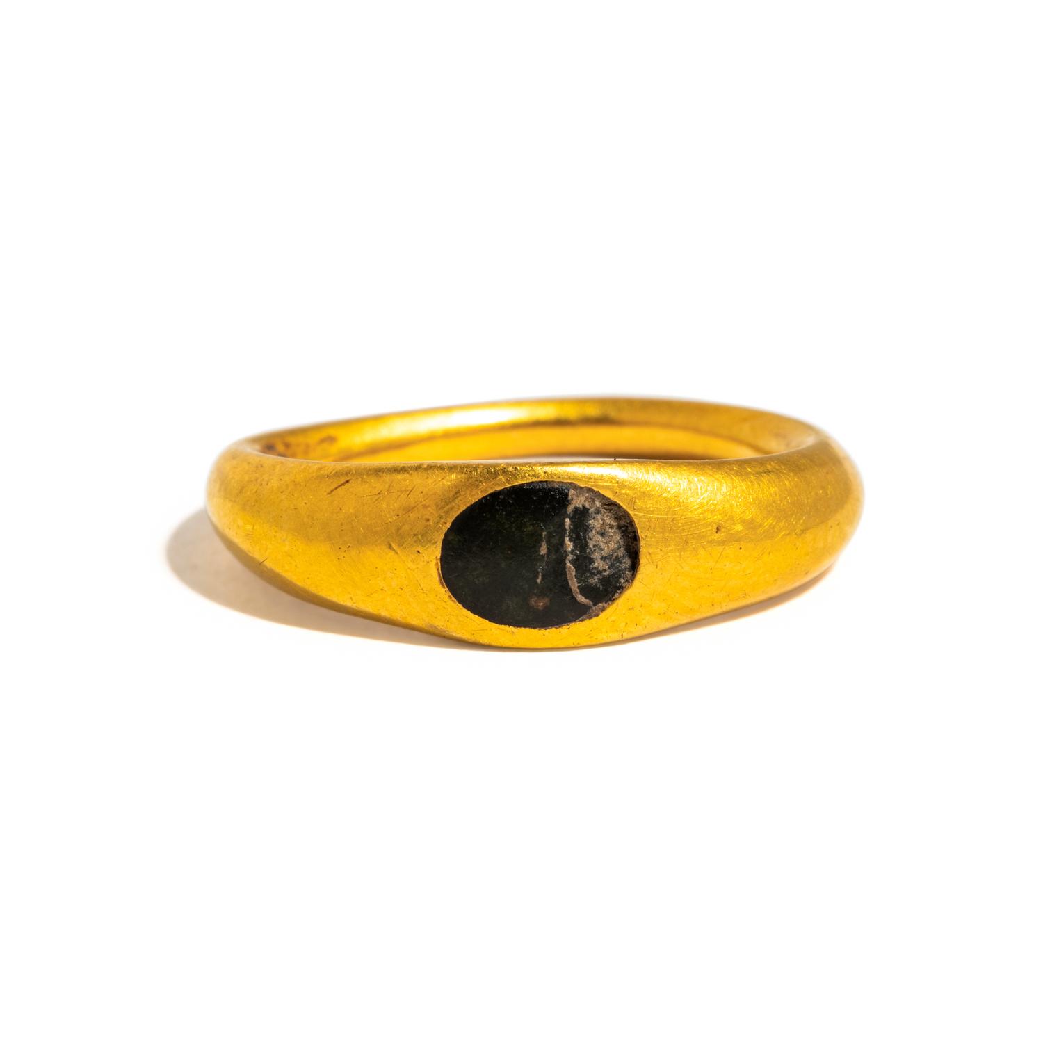 A Roman Gold and Onyx Finger Ring