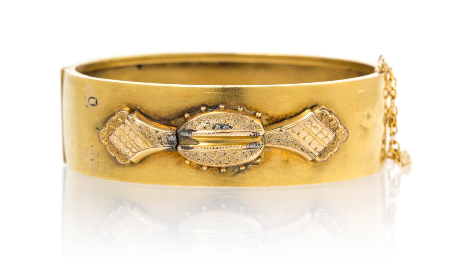 A Victorian Yellow Gold Bangle Bracelet, 16.30 dwts.
