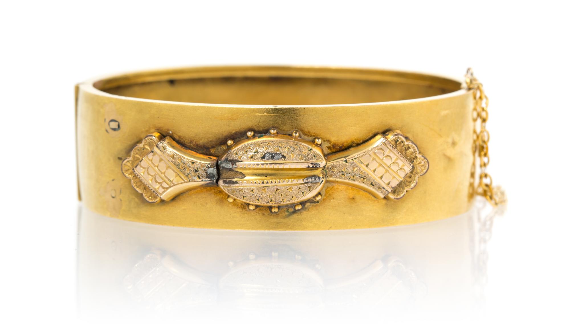 A Victorian Yellow Gold Bangle Bracelet, 16.30 dwts.