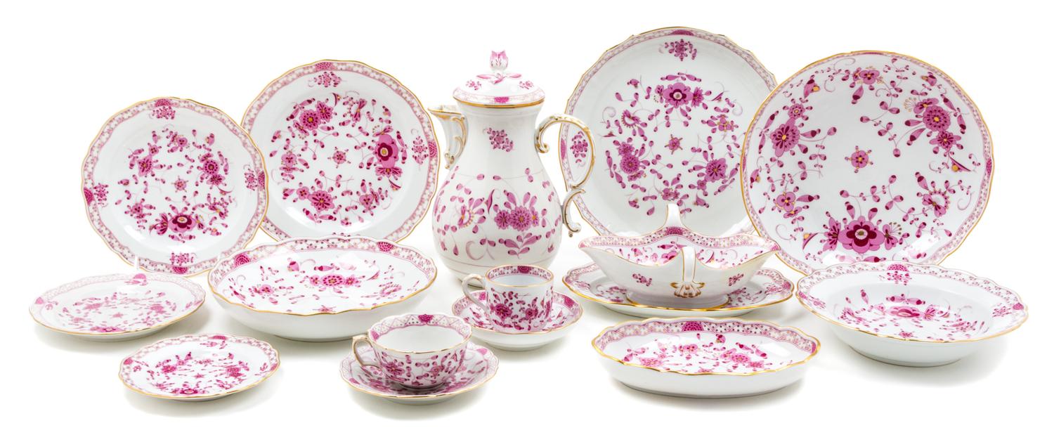 A Meissen Porcelain Dinner Service Length of oval serving platter 18 1/4 inches. — 20TH CENTURY