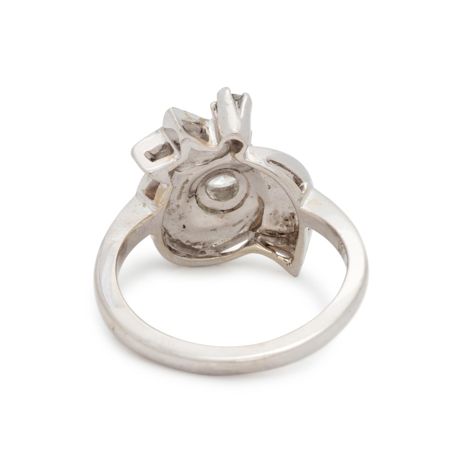WHITE GOLD AND DIAMOND RING