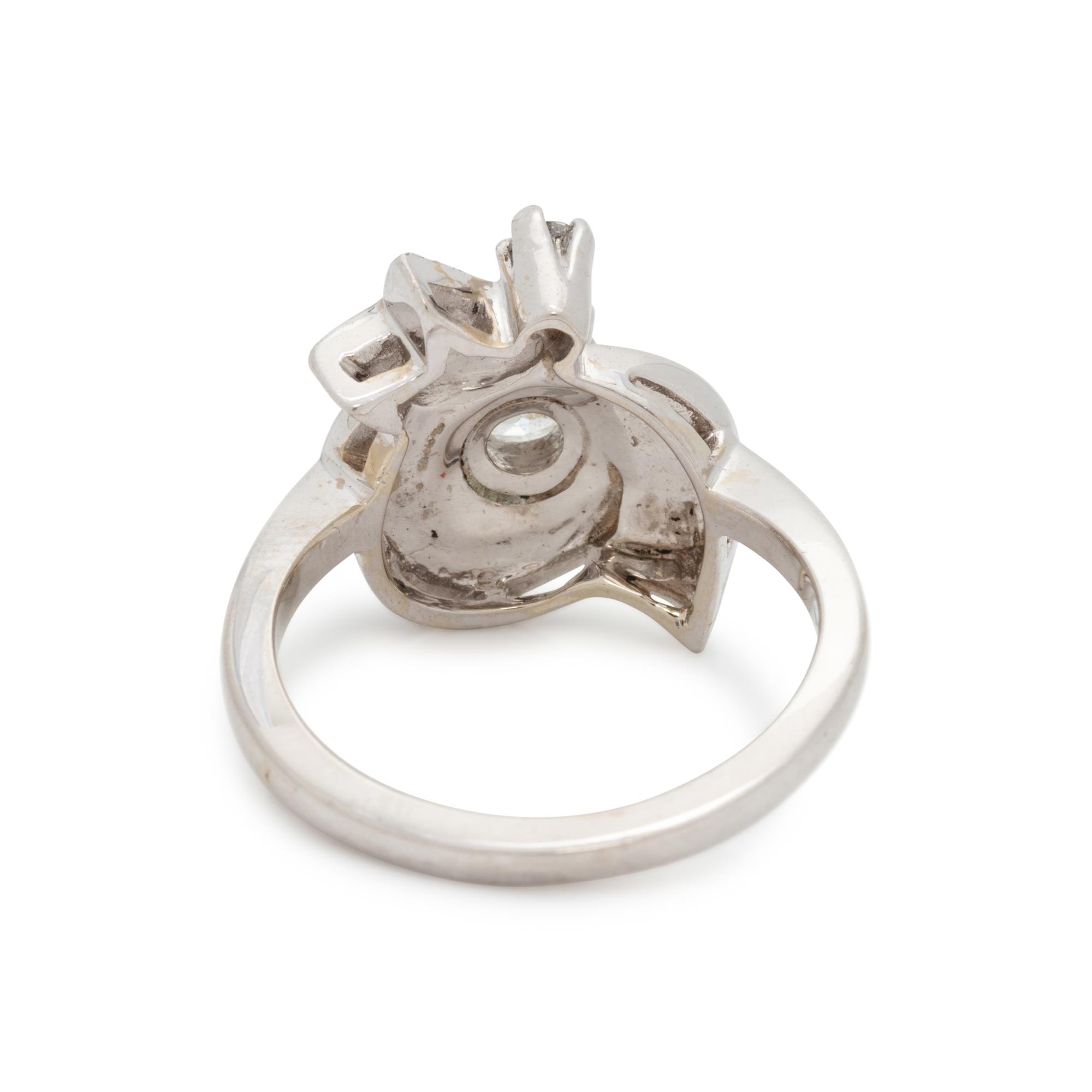 WHITE GOLD AND DIAMOND RING