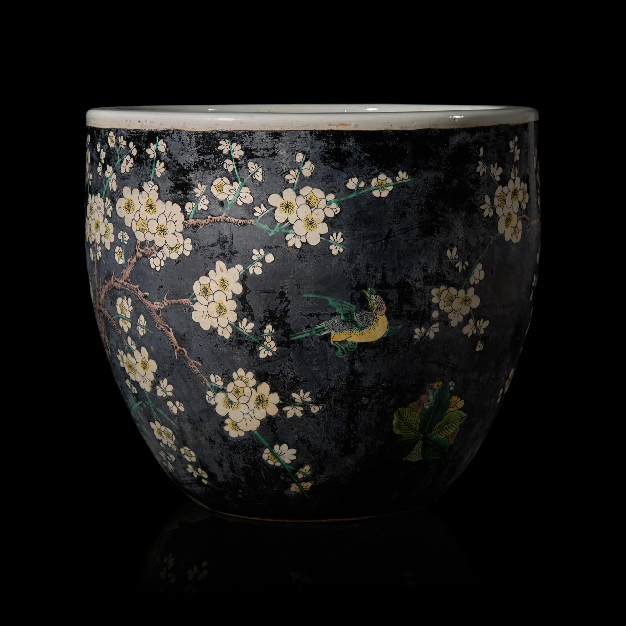 A Chinese Famille Noire Porcelain Jardiniere, Late Qing Dynasty-Republic Period 晚清-民國 黑地五彩喜上眉梢圖缸