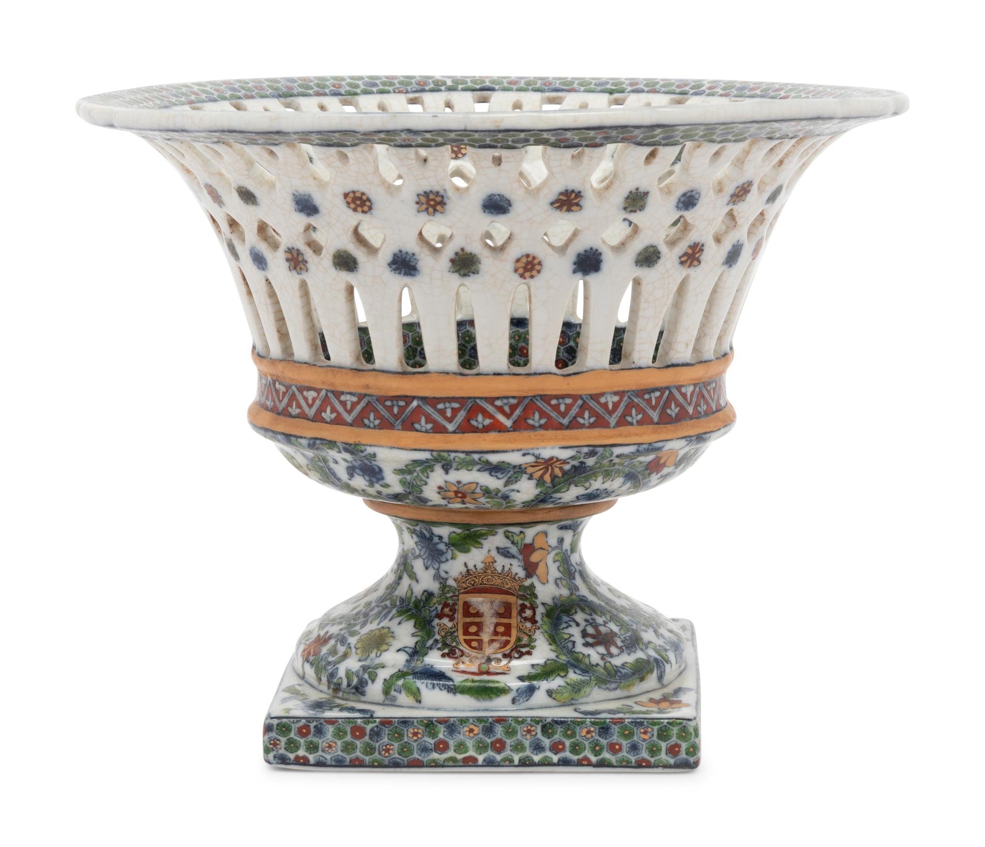 A Chinese Export Ceramic Centerpiece Bowl