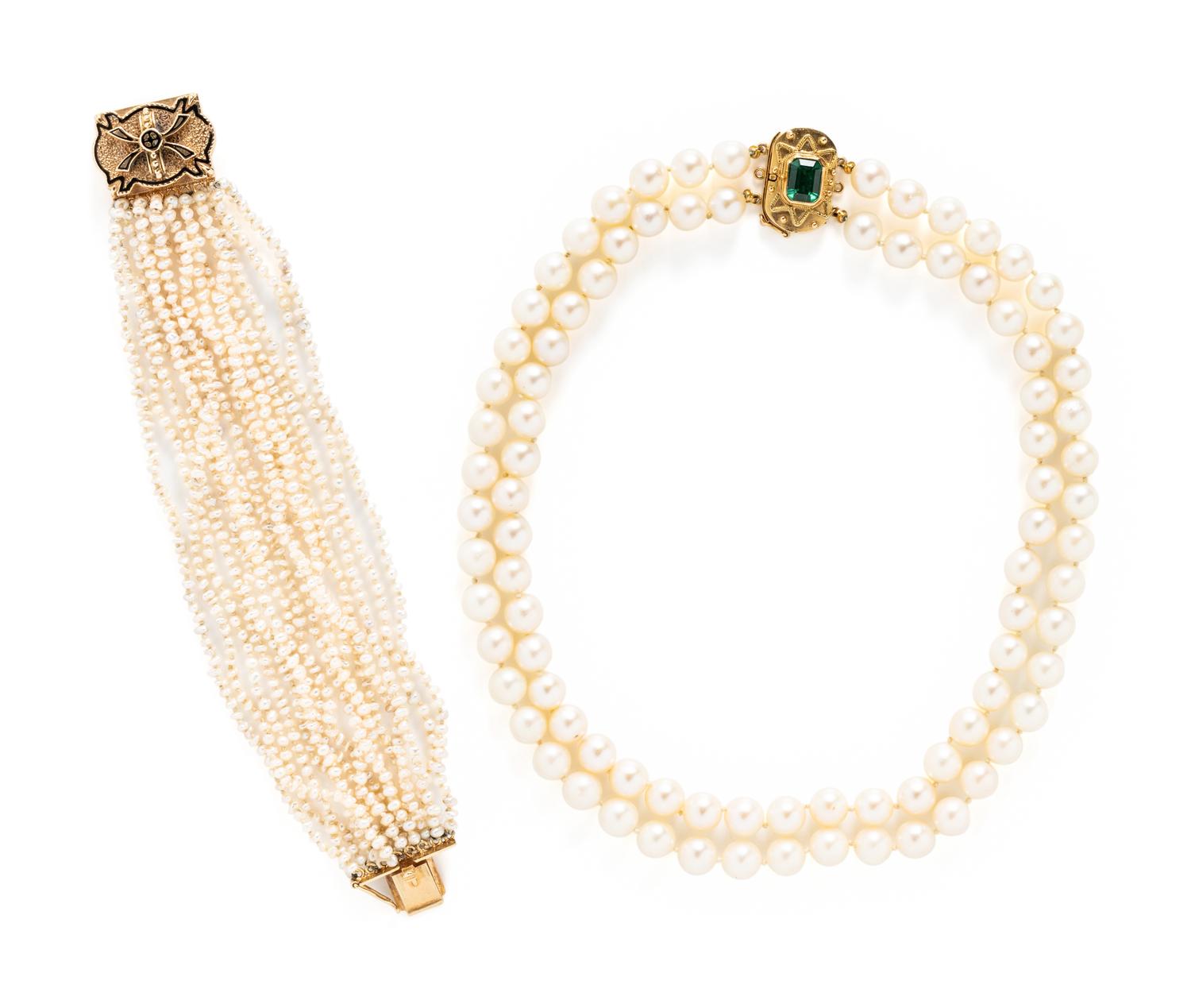YELLOW GOLD AND CULTURED PEARL NECKLACE AND BRACELET