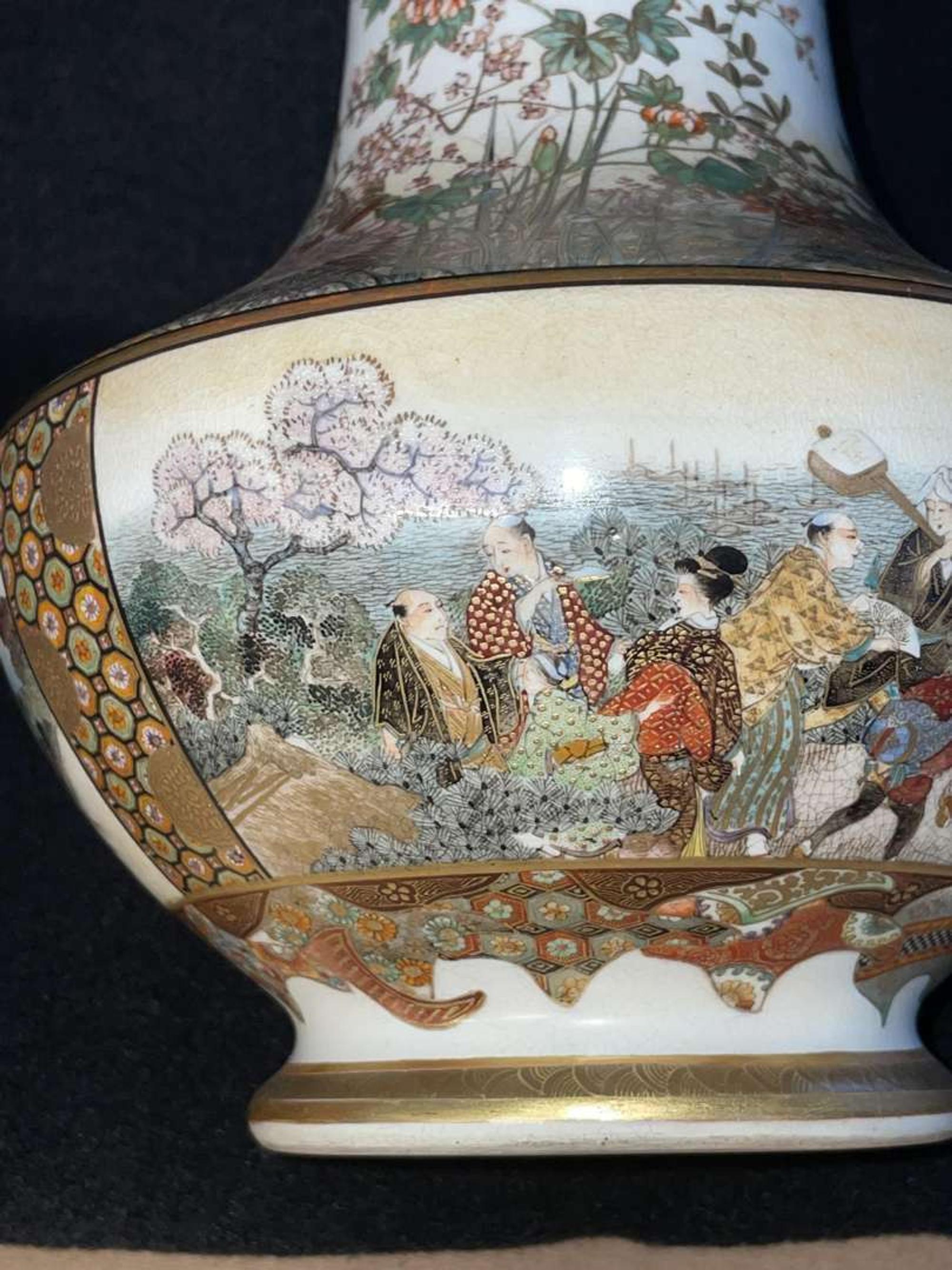 A finely-decorated Satsuma-type vase, Okamoto Ryozan 日本萨摩烧风格瓷瓶 亮山造 Meiji period ??