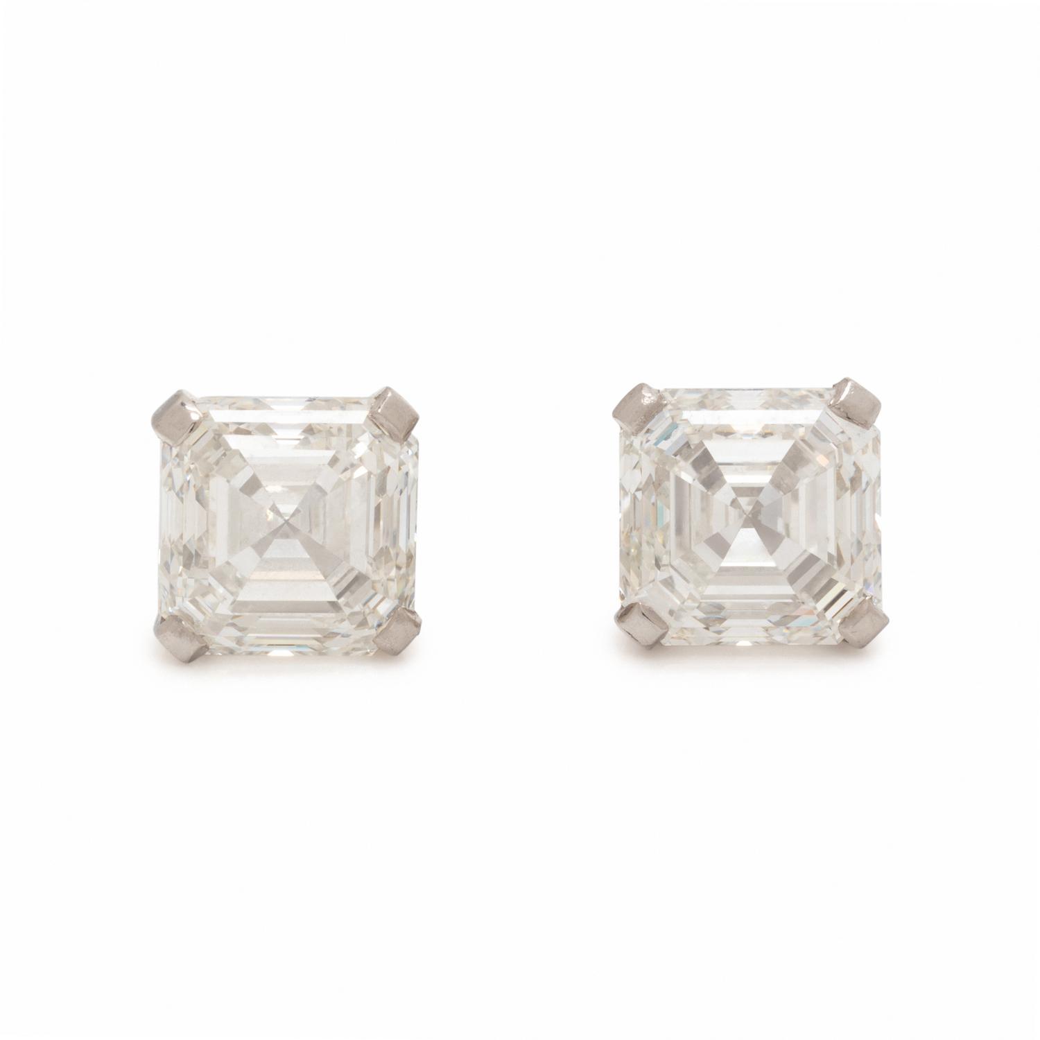 DIAMOND STUD EARRINGS