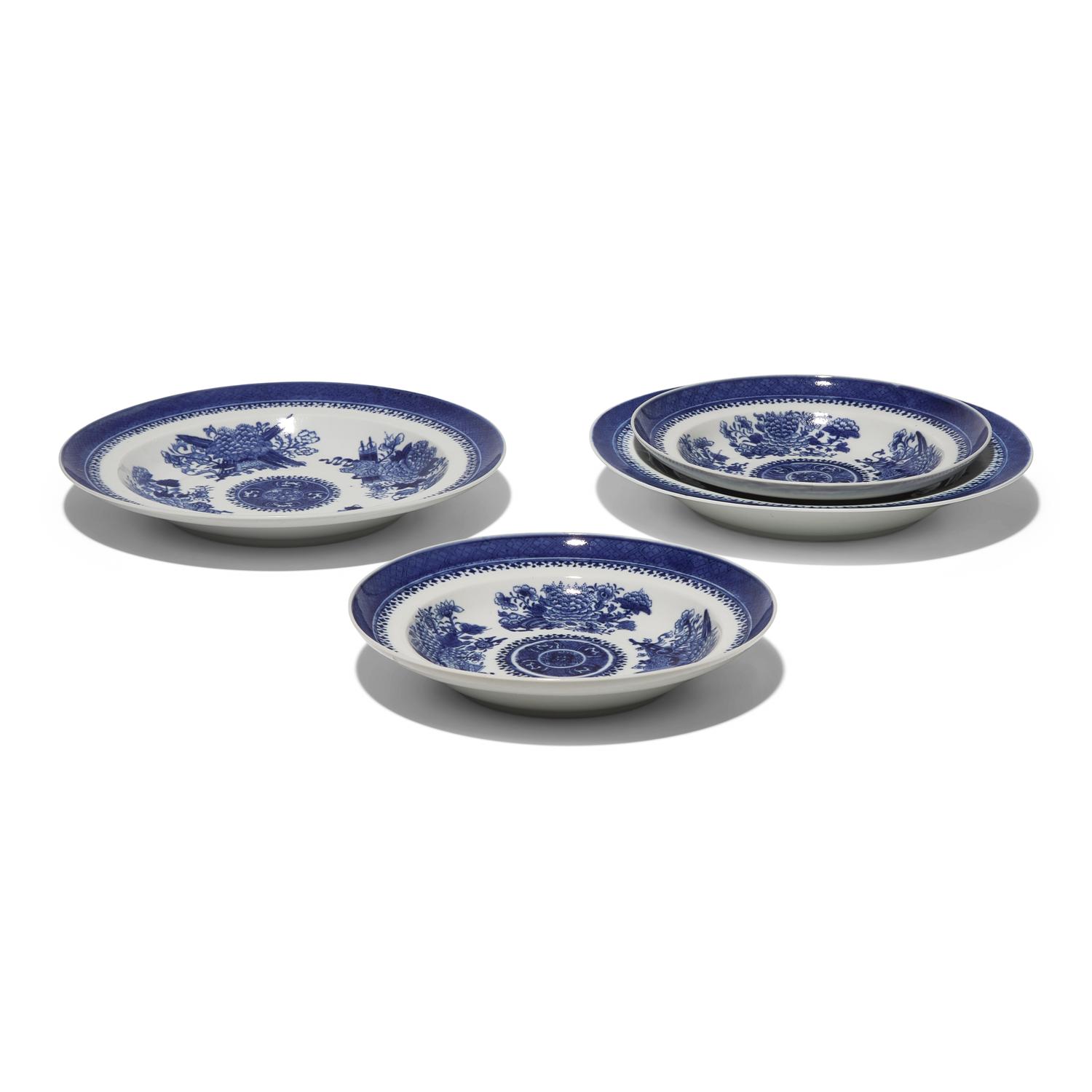 A Set of Sixteen Chinese Export Porcelain Blue Fitzhugh Tablewares