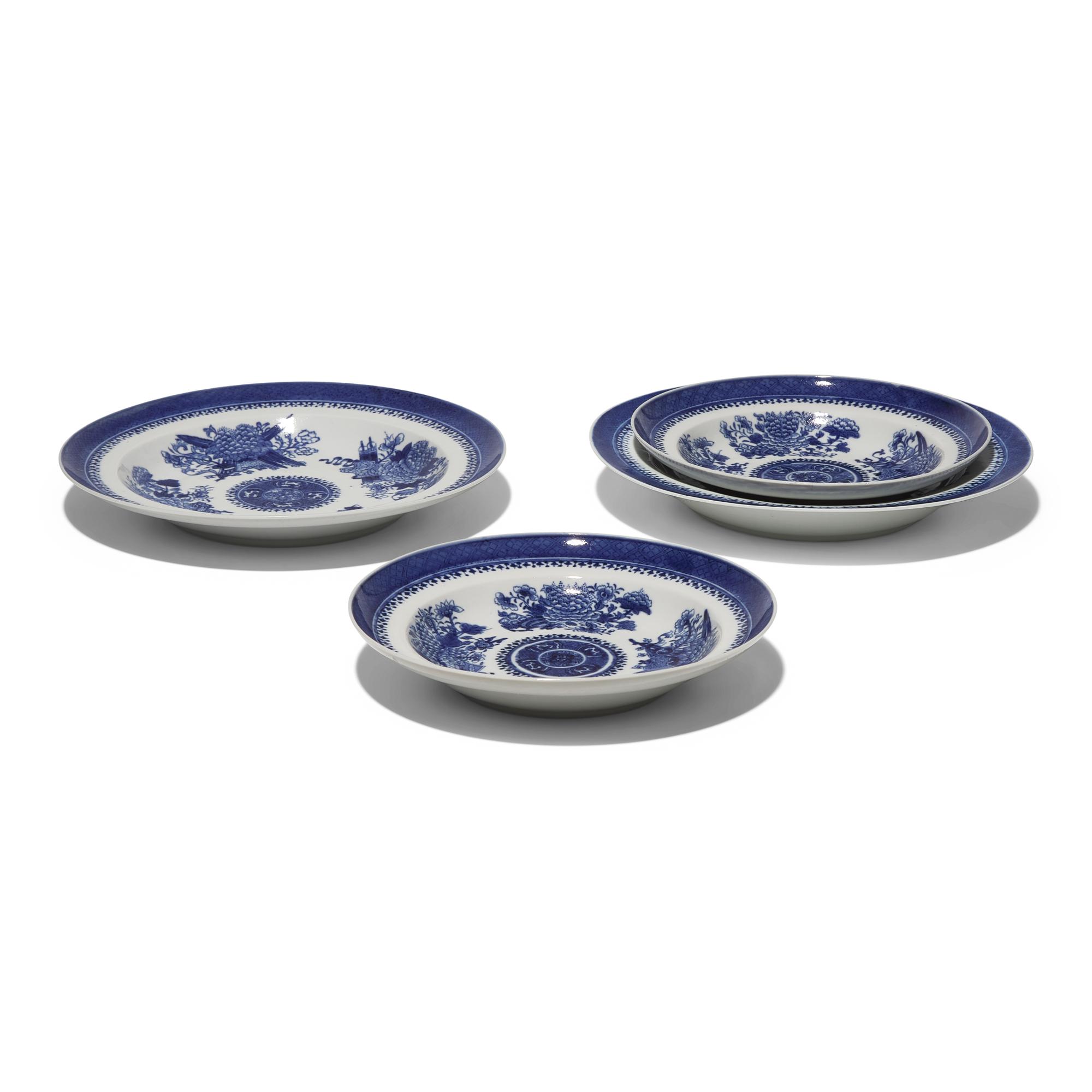 A Set of Sixteen Chinese Export Porcelain Blue Fitzhugh Tablewares