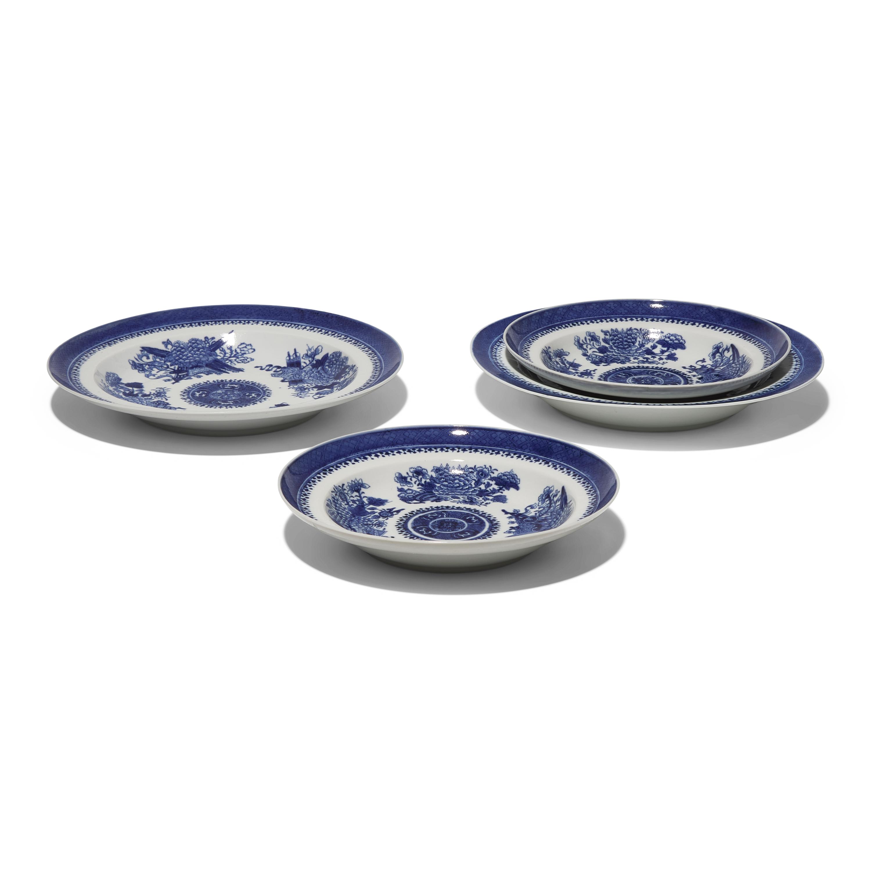 A Set of Sixteen Chinese Export Porcelain Blue Fitzhugh Tablewares