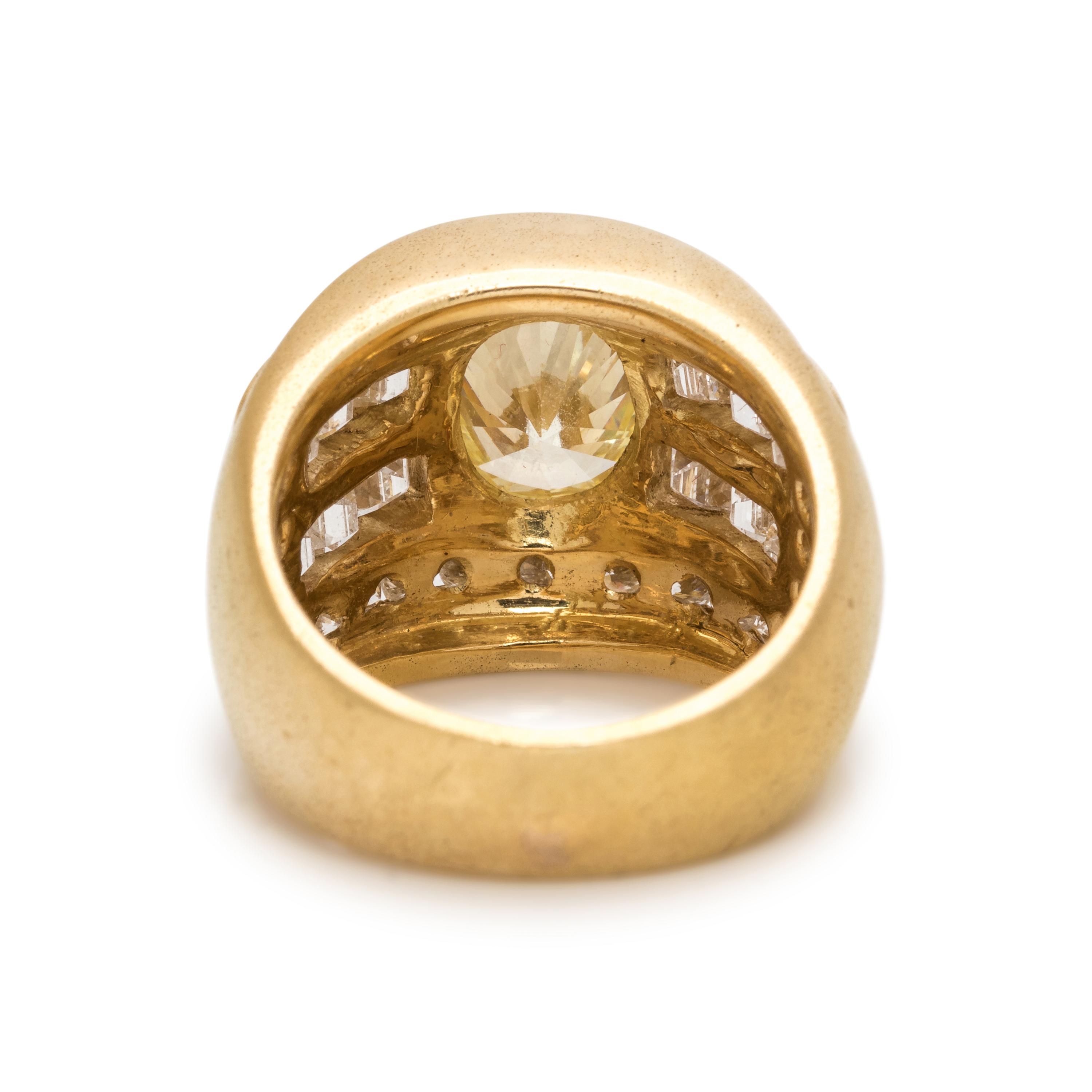 COLORED DIAMOND AND DIAMOND RING