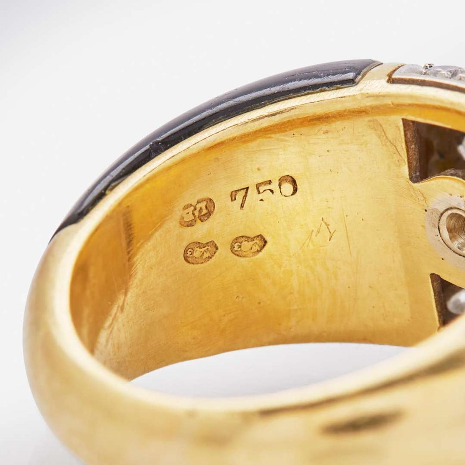 An 18K Yellow Gold, Onyx, and Diamond Ring