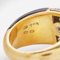 An 18K Yellow Gold, Onyx, and Diamond Ring