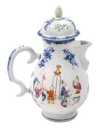 A Chinese Export Porcelain Coffee Pot Height 9 1/4 inches. — 19TH CENTURY