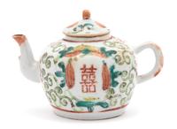 A Chinese Porcelain Teapot — LATE 18TH/EARLY 19TH CENTURY