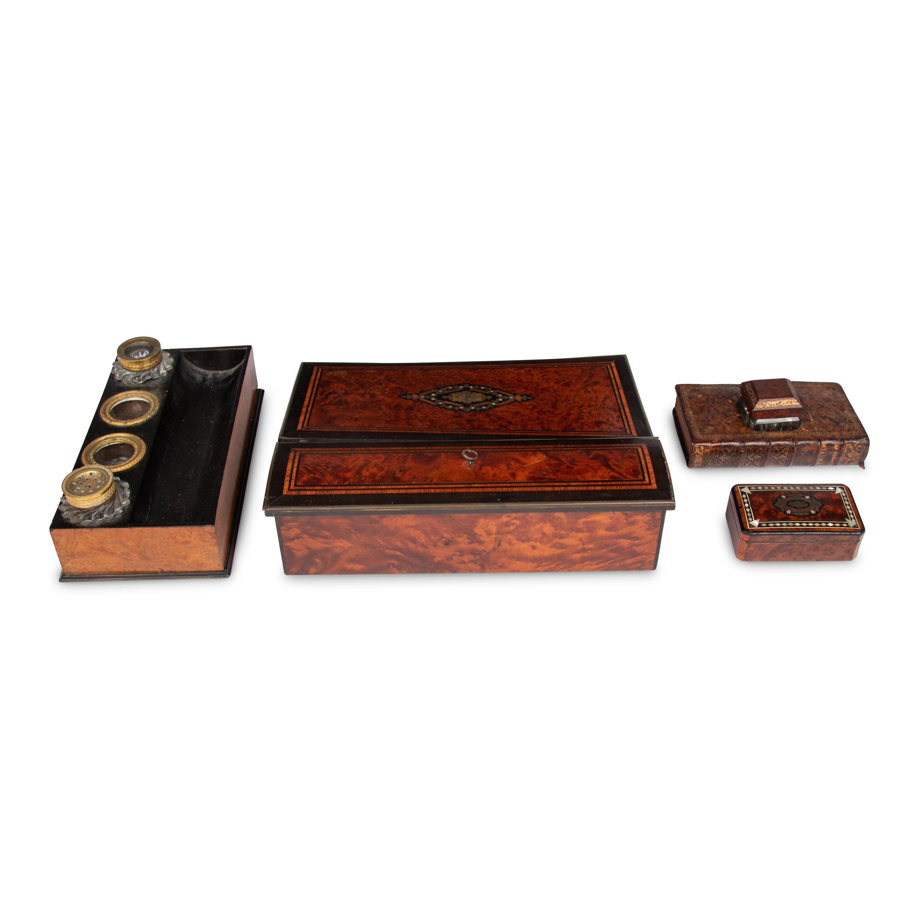 A Collection English and French Desk Articles