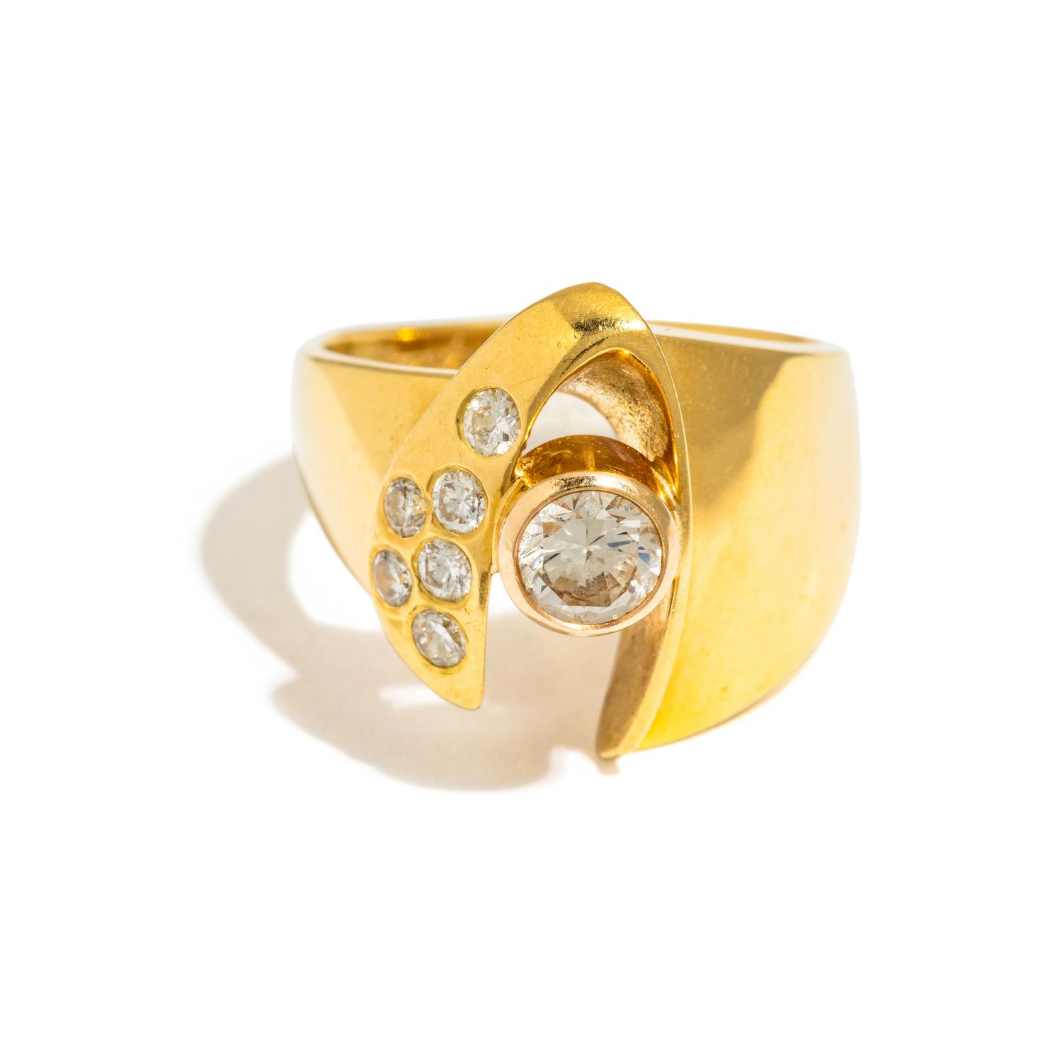 YELLOW GOLD AND DIAMOND RING