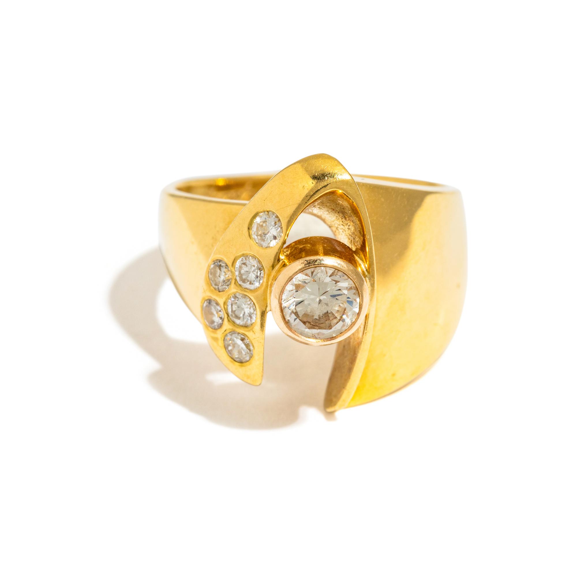YELLOW GOLD AND DIAMOND RING