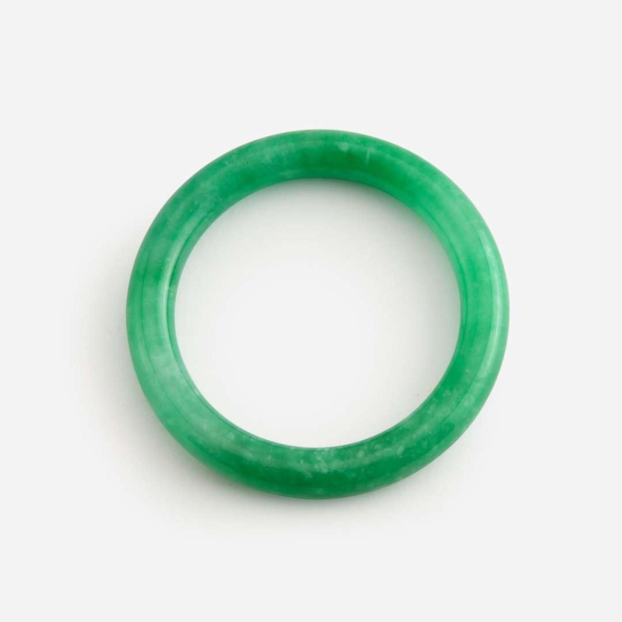 A Chinese jadeite circular bangle 翡翠圆条手镯一件