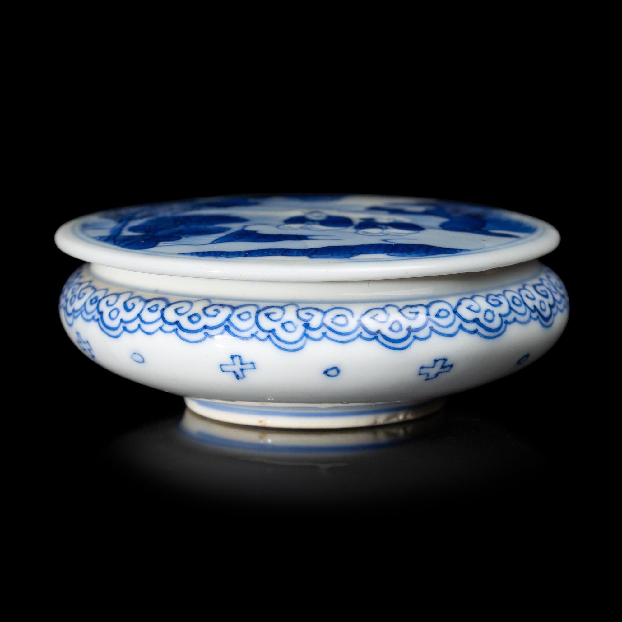A Chinese Blue and White Porcelain Seal Paste Box, Kangxi Period 清康熙 青花高士圖印盒