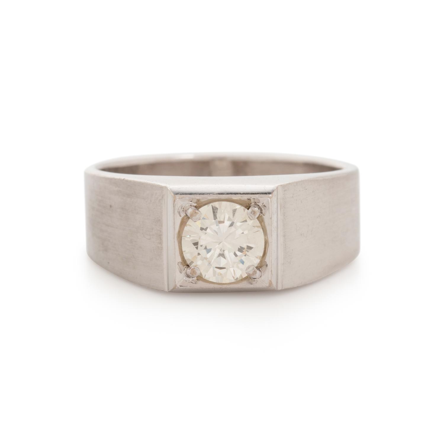WHITE GOLD AND DIAMOND RING
