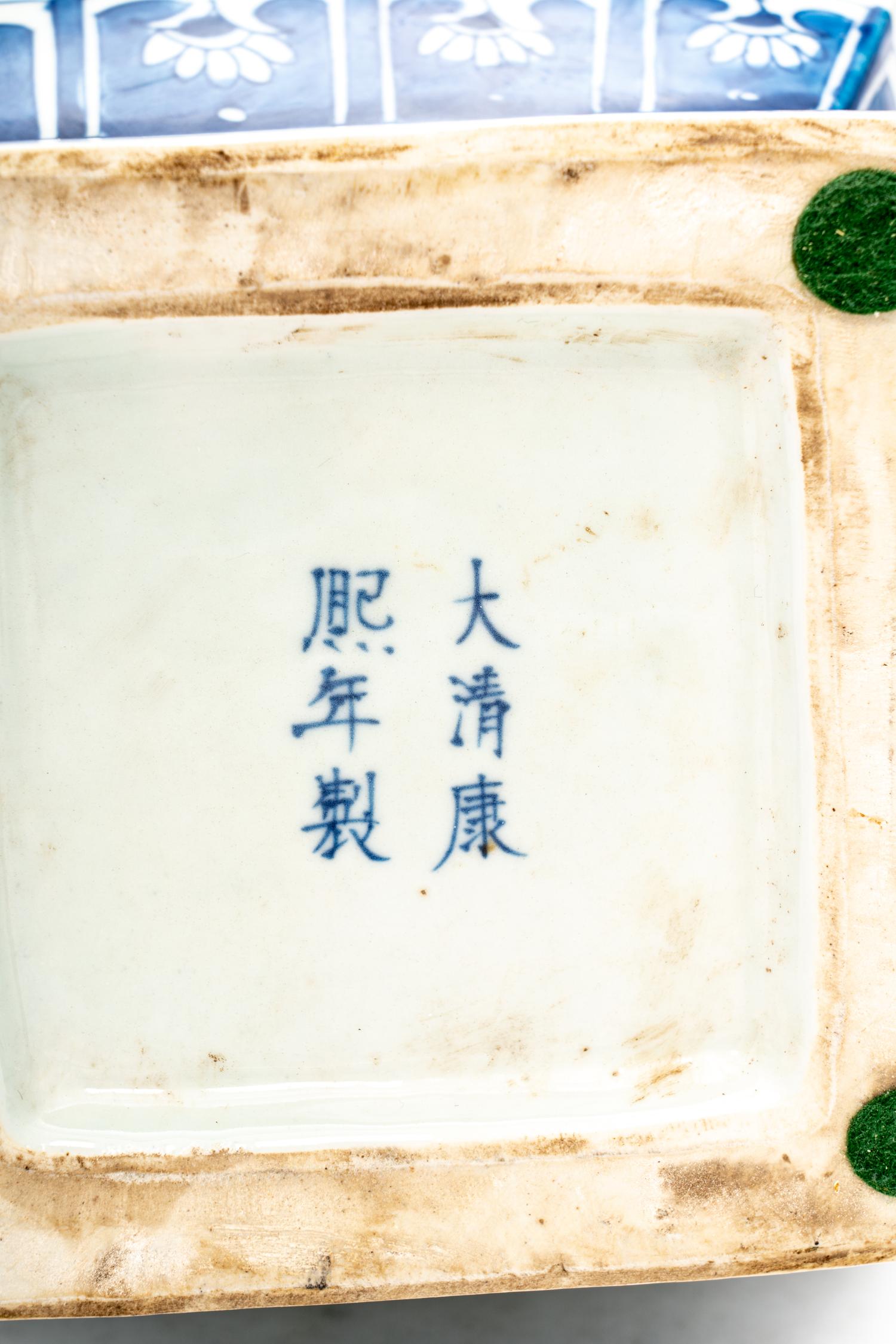 A Pair of Chinese Export Porcelain Vases