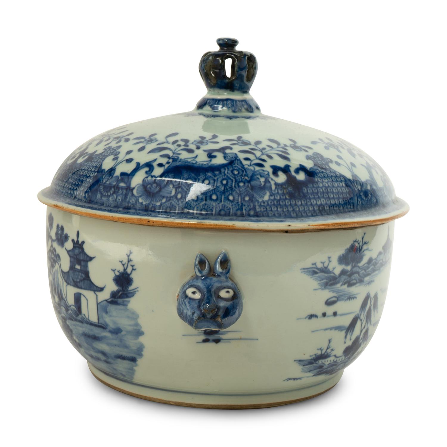 A Chinese Export Blue and White Porcelain Tureen — 19TH CENTURY