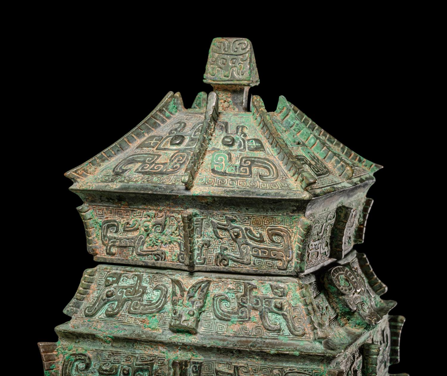 An Archaistic Bronze Wine Jar and Cover, Fanglei