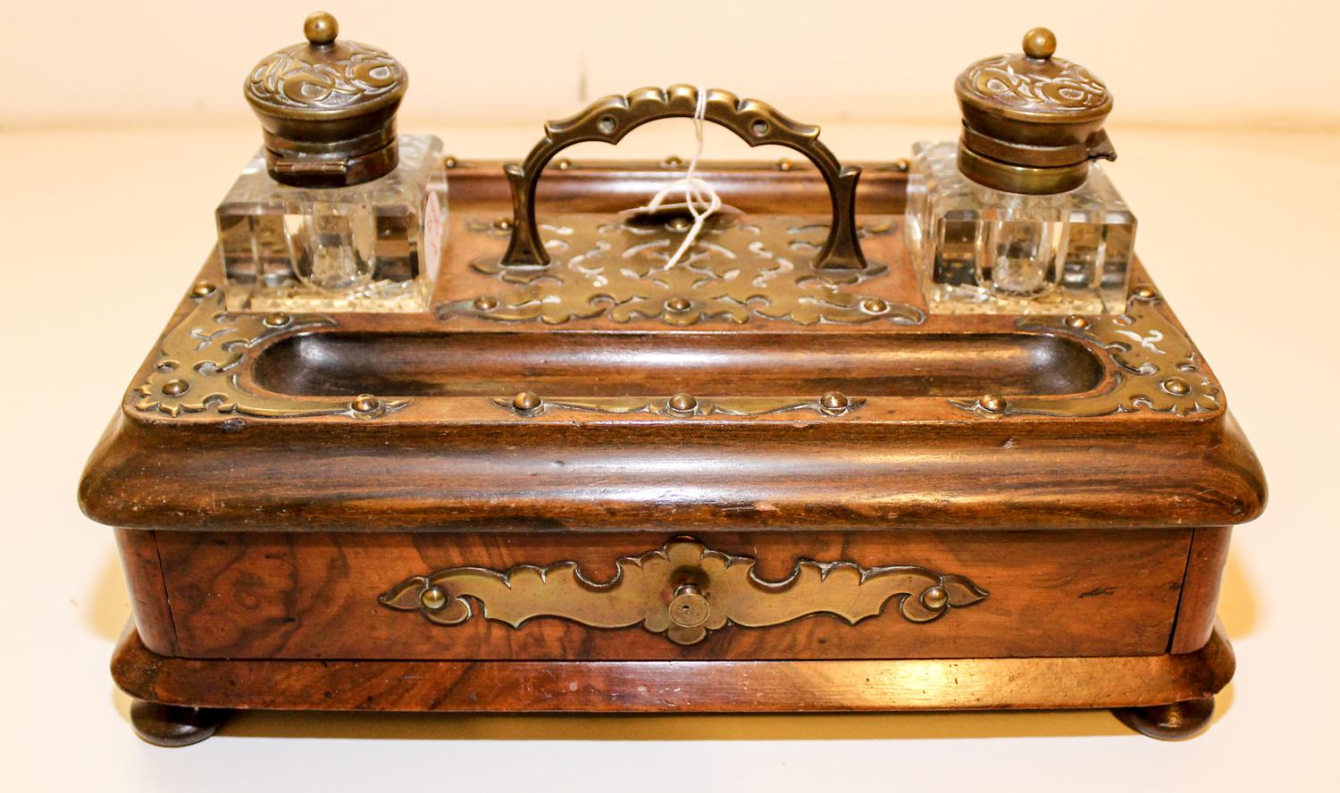 An English Brass Mounted Oak Ink Stand Height 4 x width 11 1/2 x depth 7 inches. — EARLY 19TH CENTURY