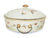A Chinese Export Porcelain Covered Tureen