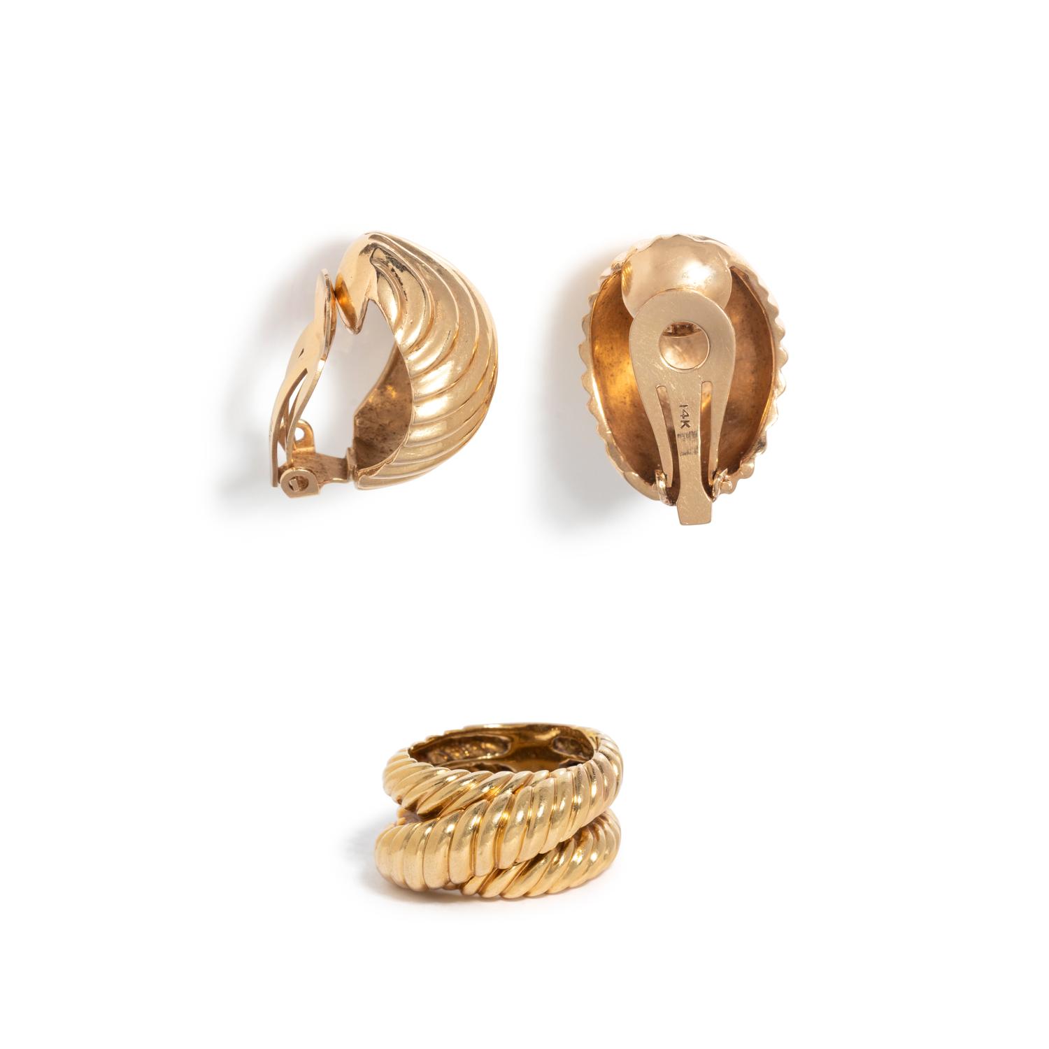 COLLECTION OF YELLOW GOLD JEWELRY