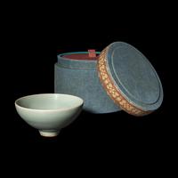 A Chinese Song -Style Longquan Celadon Glazed Porcelain Bowl 龍泉窯青釉碗