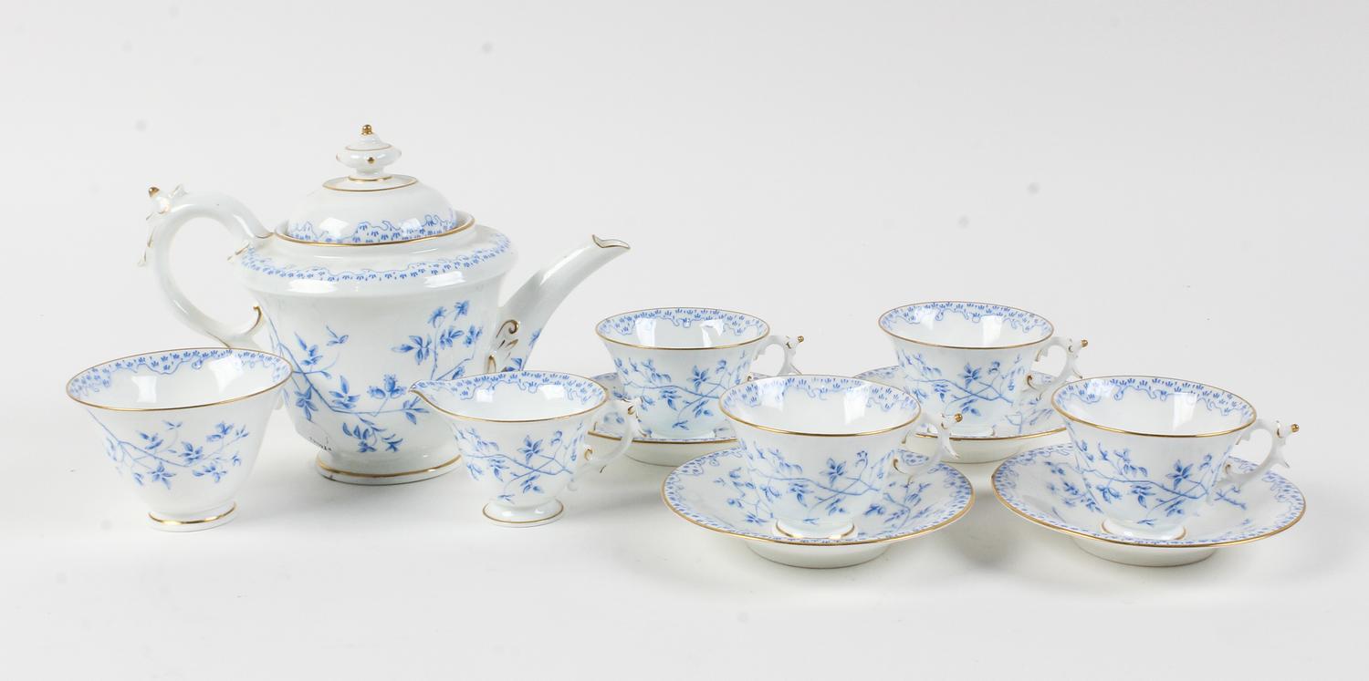 A Worcester Porcelain Tea Service Height of teapot 7 inches.