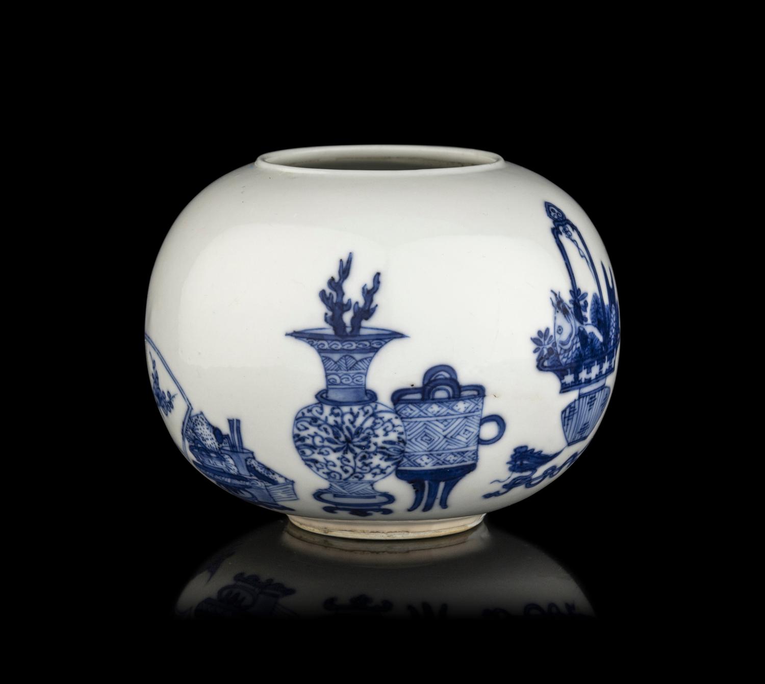 A Small Chinese Blue and White Porcelain 'Hundred Antiques' Water Coupe