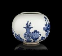 A Small Chinese Blue and White Porcelain 'Hundred Antiques' Water Coupe