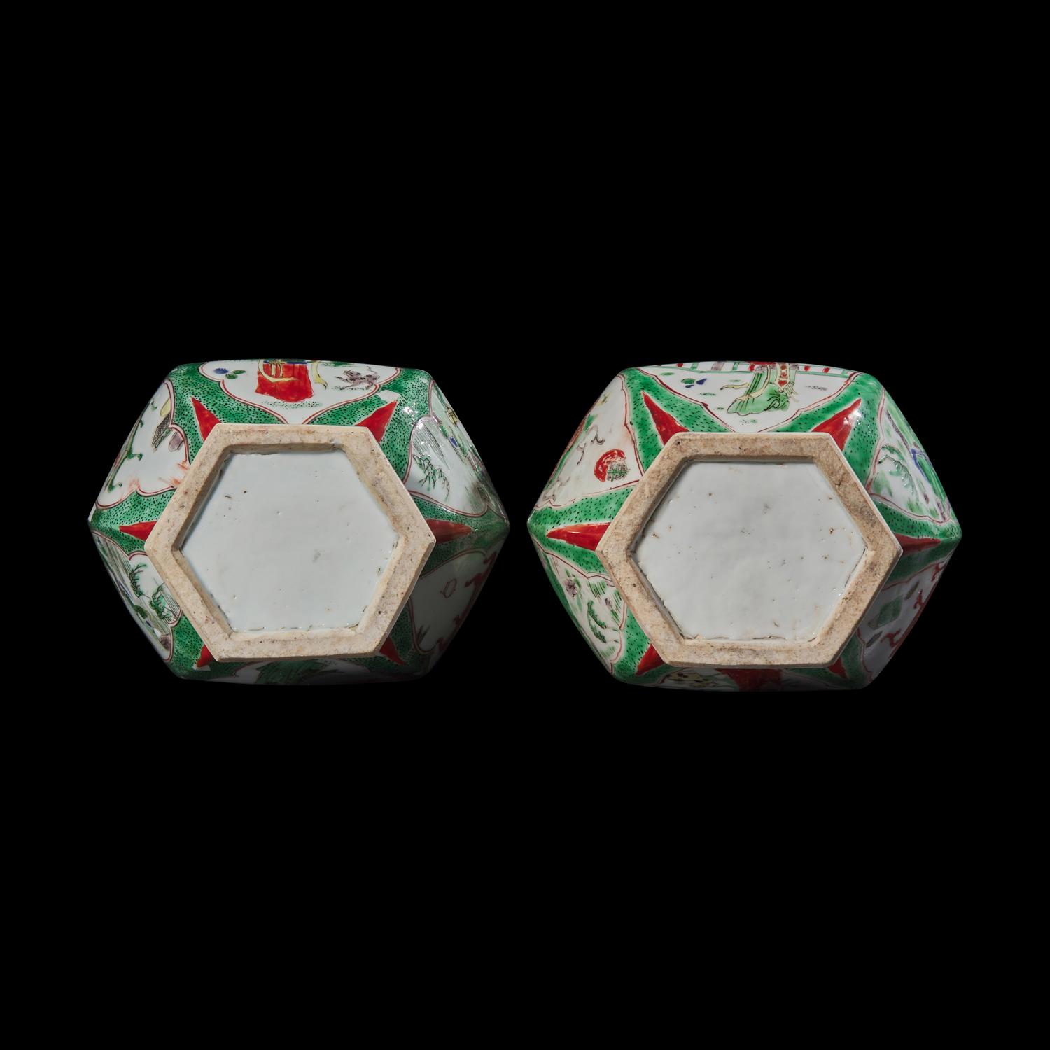An Associated Pair of Chinese Famille Verte Porcelain Bottle Vases, Kangxi Period 清康熙 五彩仕女圖六方賞瓶兩件