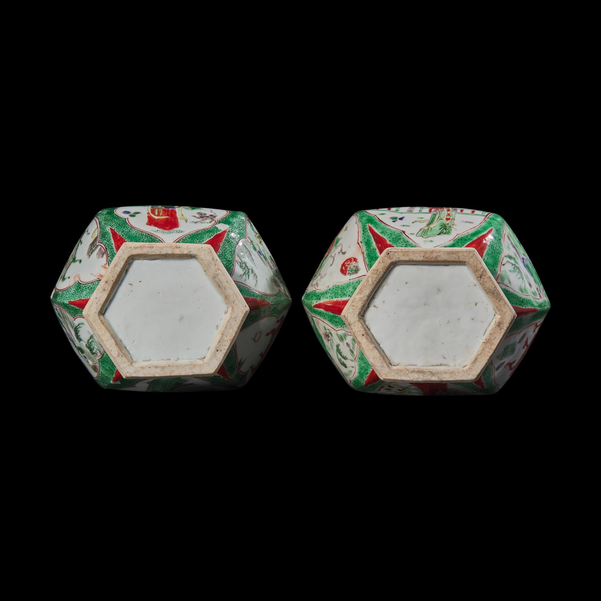 An Associated Pair of Chinese Famille Verte Porcelain Bottle Vases, Kangxi Period 清康熙 五彩仕女圖六方賞瓶兩件