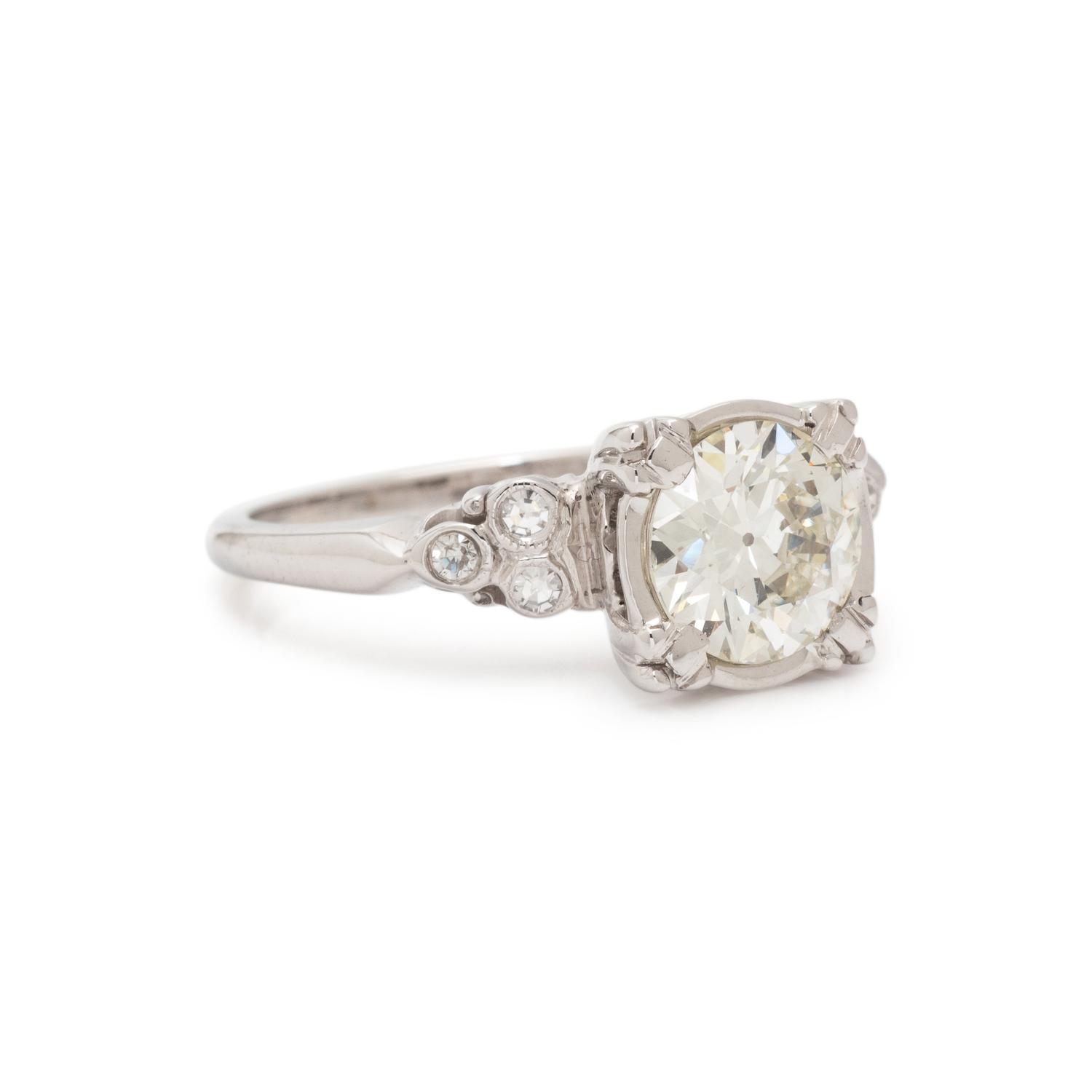 WHITE GOLD AND DIAMOND RING