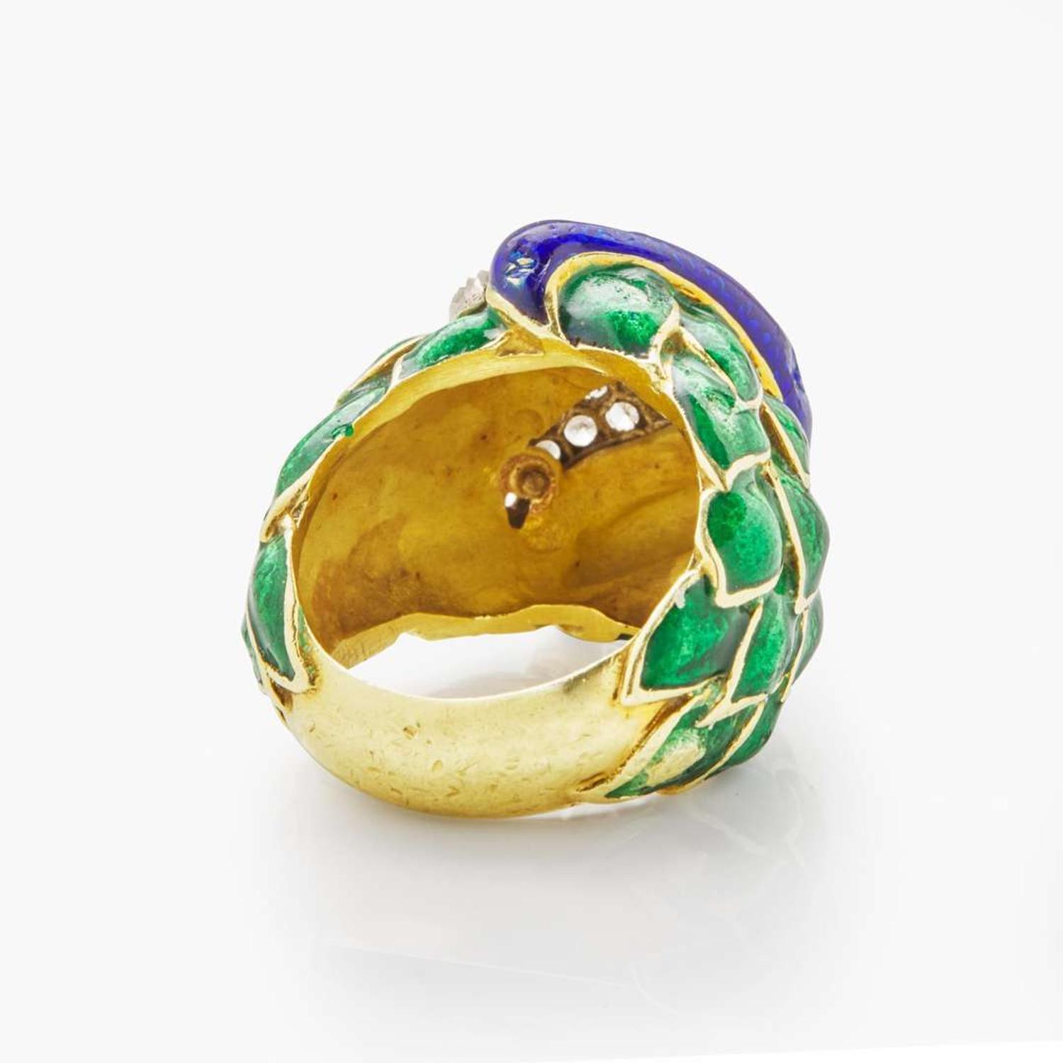 An 18K Yellow Gold, Enamel, and Diamond Ring