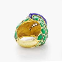 An 18K Yellow Gold, Enamel, and Diamond Ring
