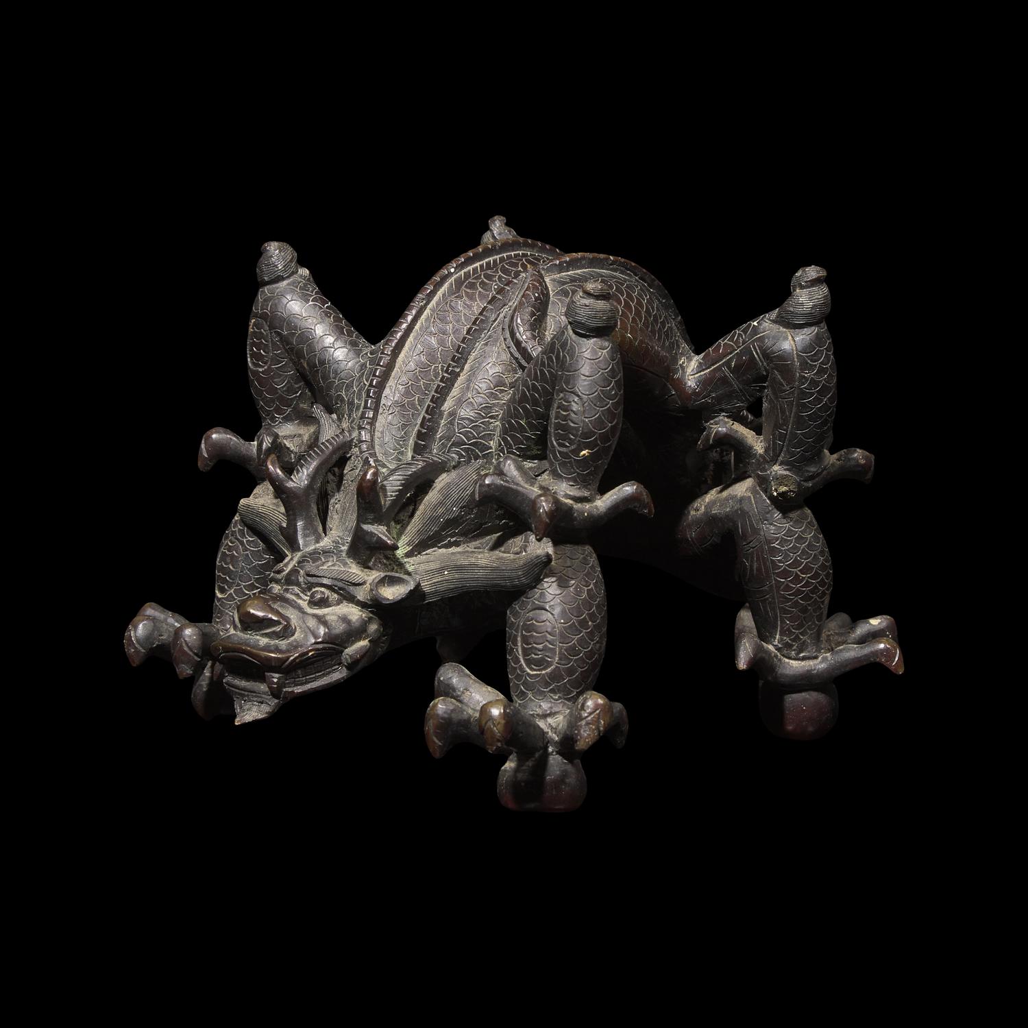 A Chinese Patinated Bronze Double Dragon Stand, Late Qing Dynasty 清晚期 青銅龍形座