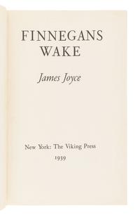 JOYCE, James (1882-1941). Finnegans Wake . New York: The Viking Press, 1939.