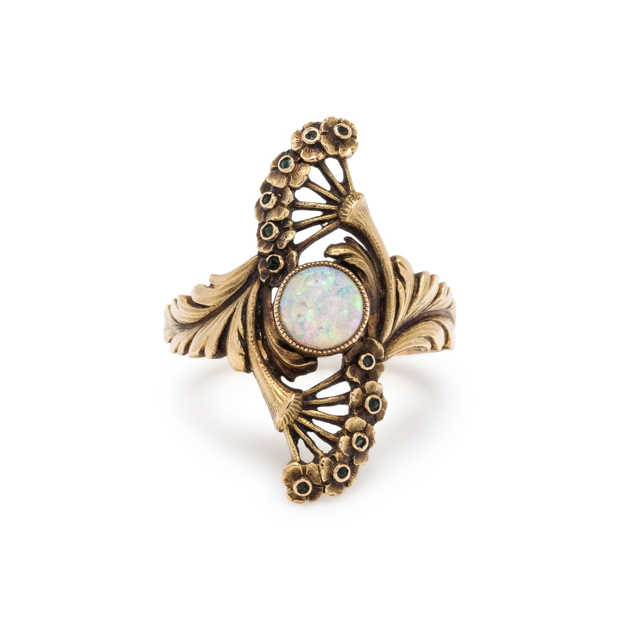 ART NOUVEAU, YELLOW GOLD AND OPAL RING