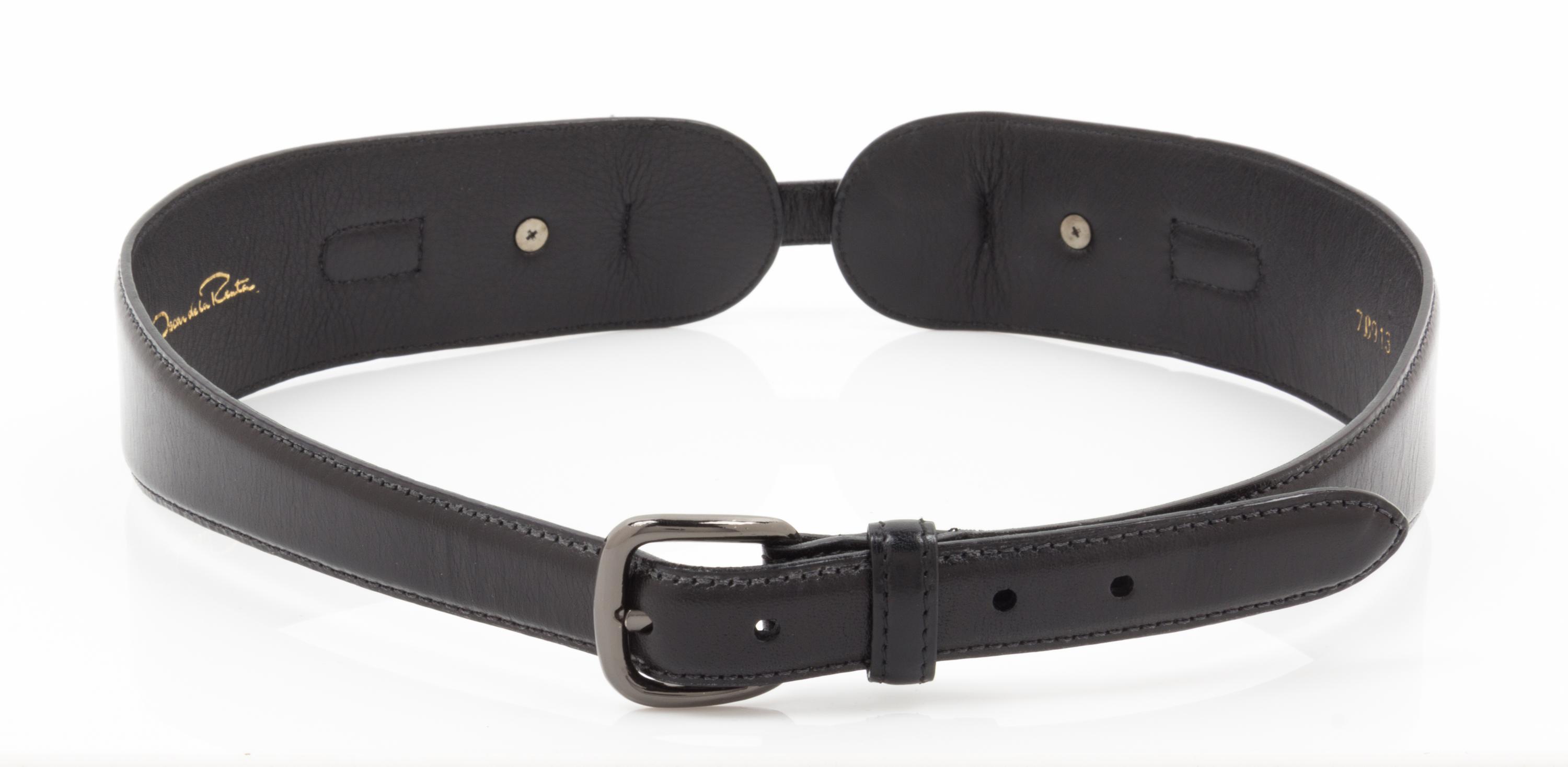 An Oscar de la Renta Black Leather Belt, 34".