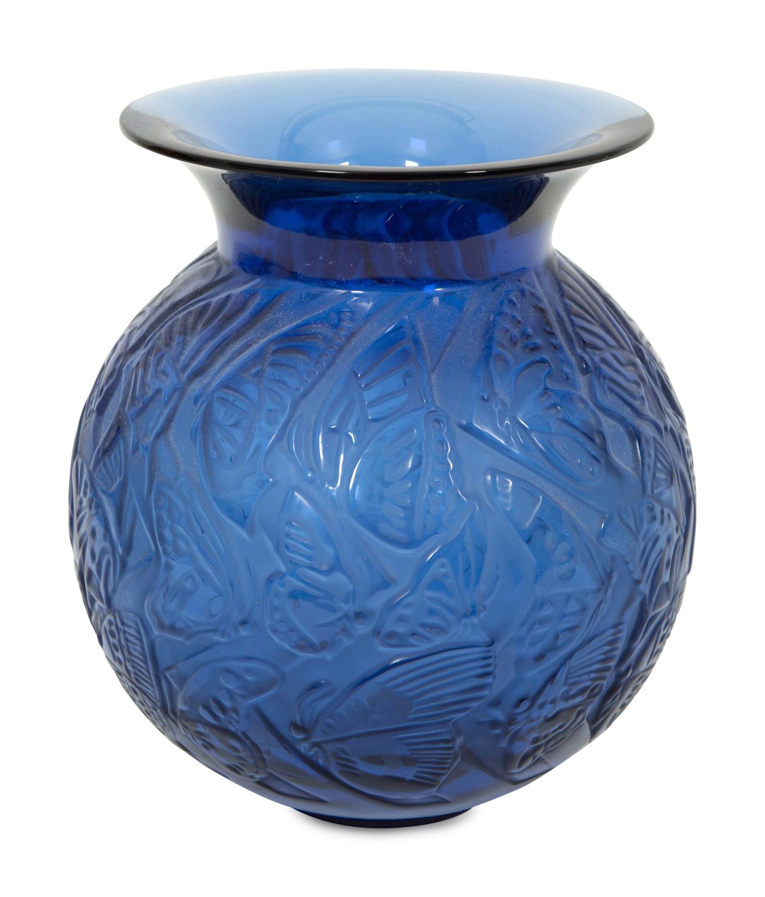 A Lalique Nymphale Vase