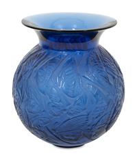A Lalique Nymphale Vase