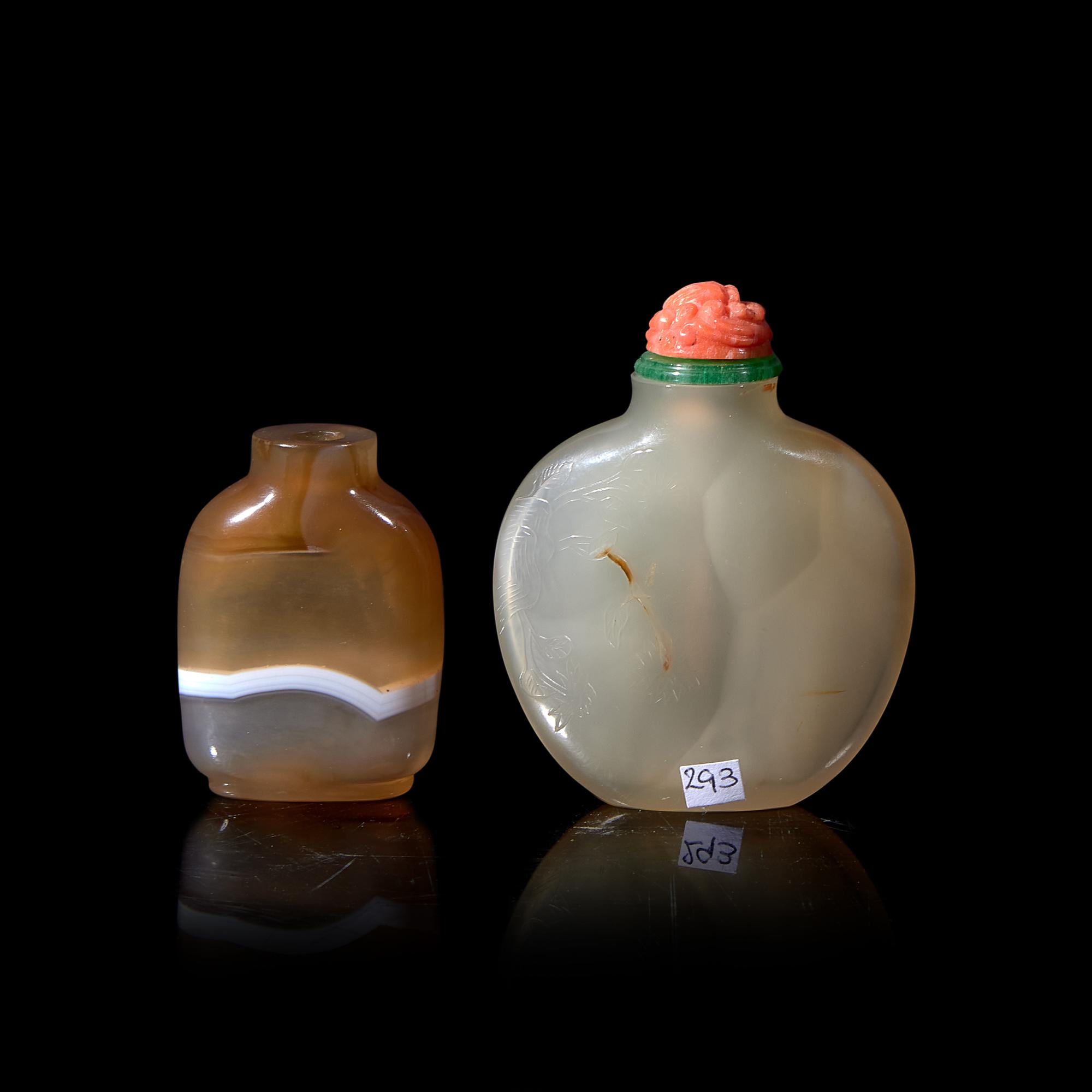 Two Chinese Agate Snuff Bottles 清晚期 瑪瑙鼻煙壺兩支