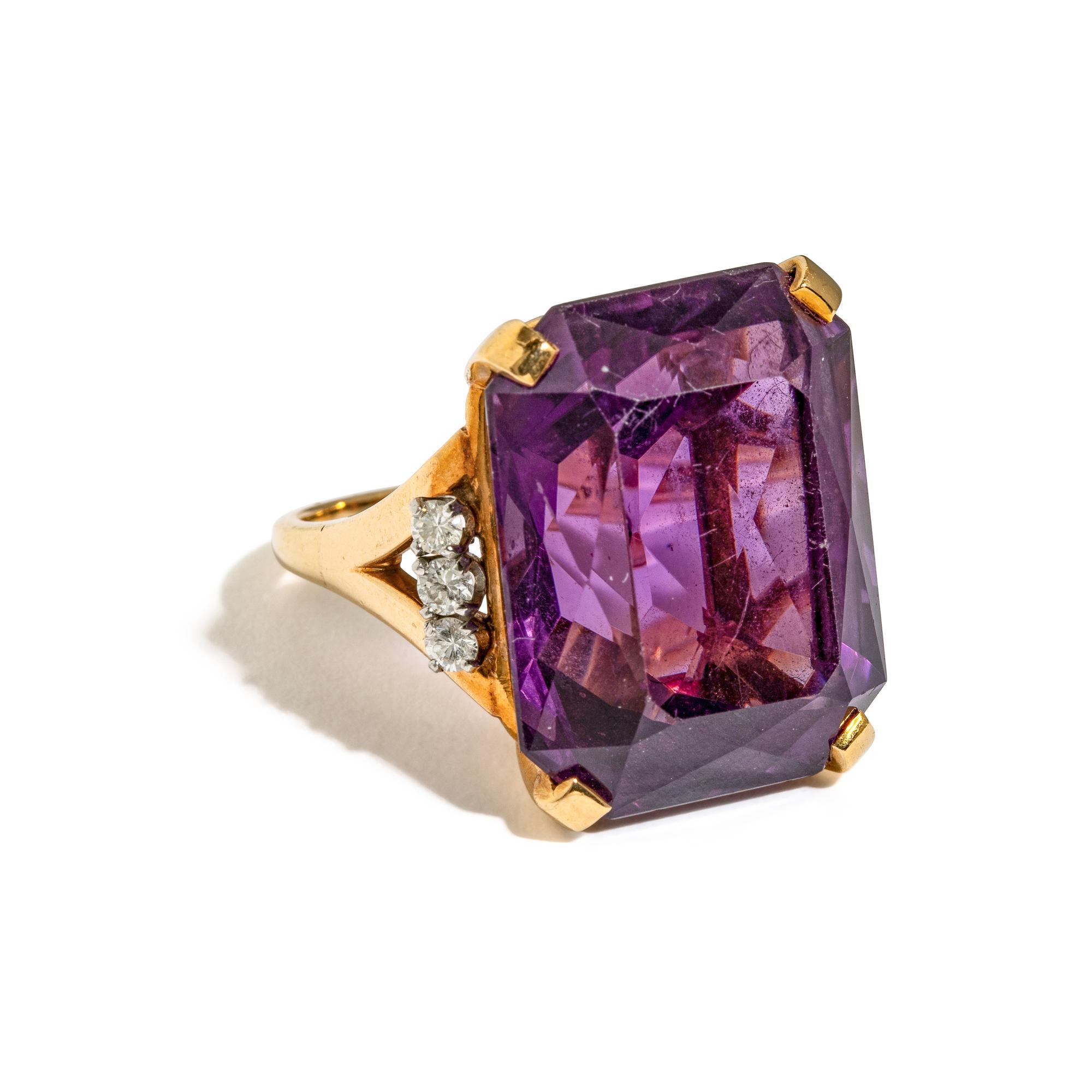 AMETHYST, DIAMOND, AND YELLOW GOLD RING