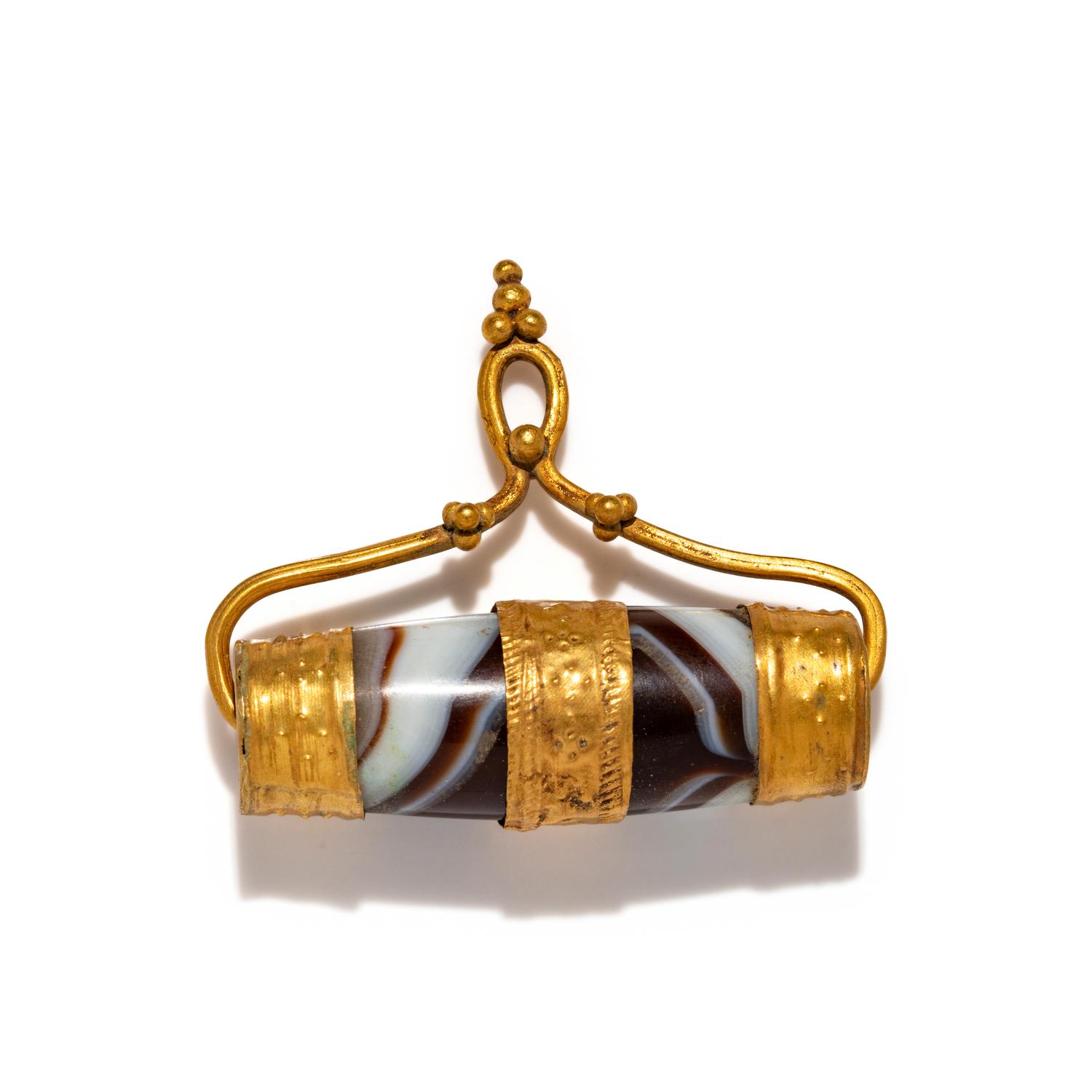 A Western Asiatic Gold and Banded-Agate Pendant — Set in a gold pendant