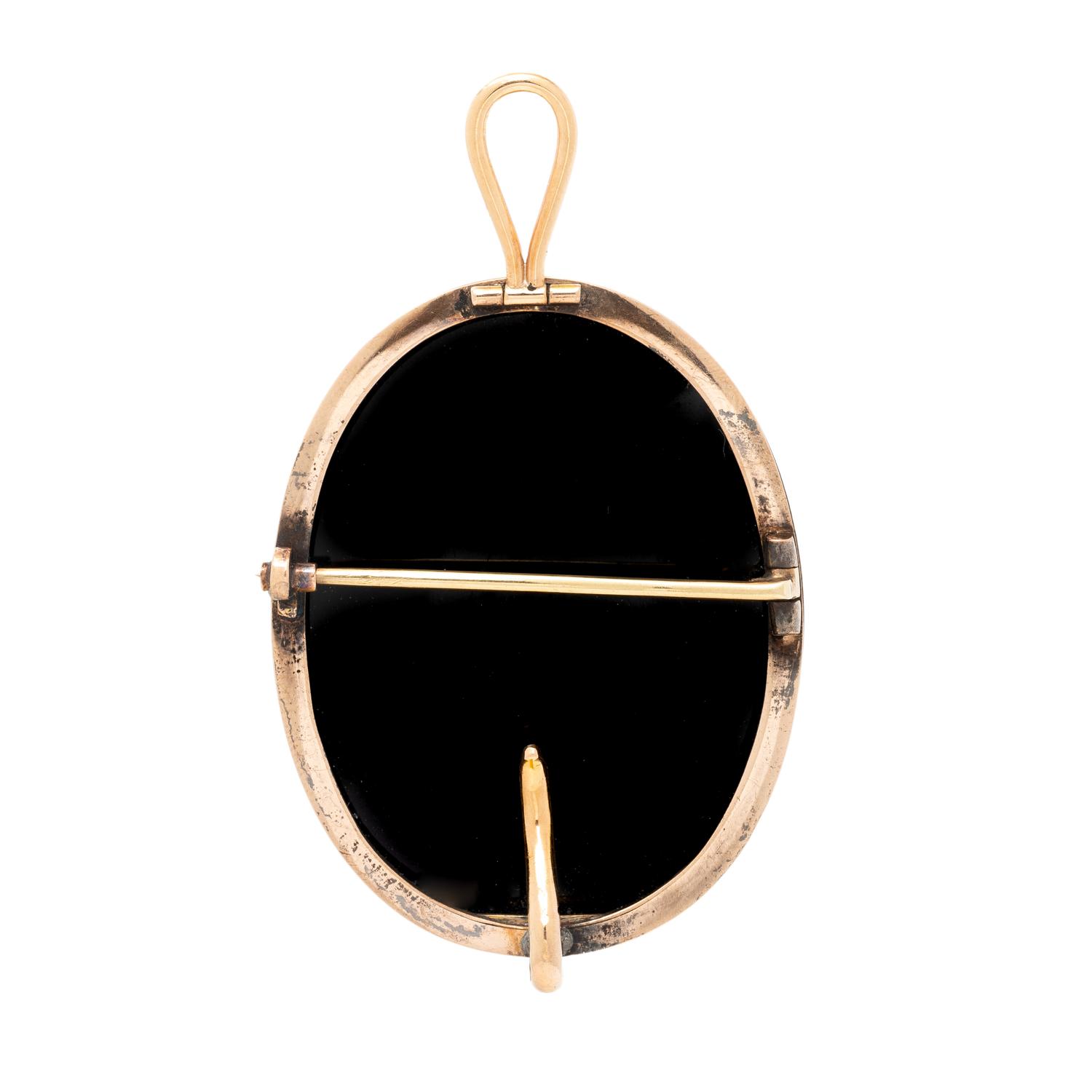 VICTORIAN, YELLOW GOLD AGATE CAMEO PENDANT BROOCH
